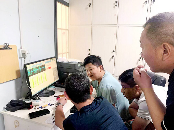 永沃门业学习技术，增强技能