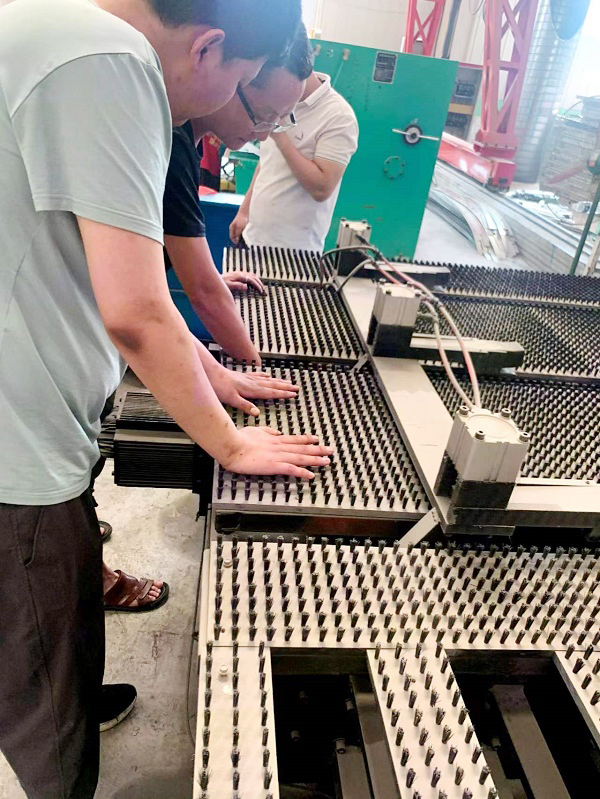 永沃门业学习技术，增强技能